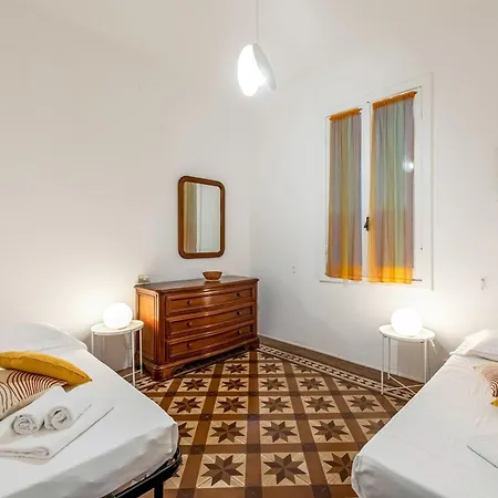 아파트 Amiado Apartment With Sea View Balcony - Happy Rentals *