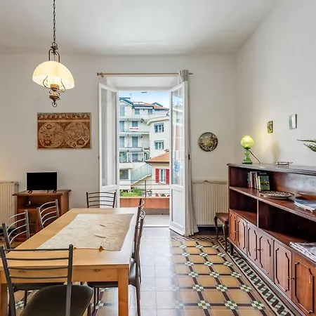 아파트 Amiado Apartment With Sea View Balcony - Happy Rentals *